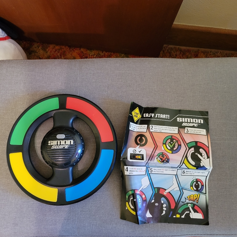 Simon Says Swipe Electronic Handheld Memory Game Toy Hasbro 2013 Tested & Works.